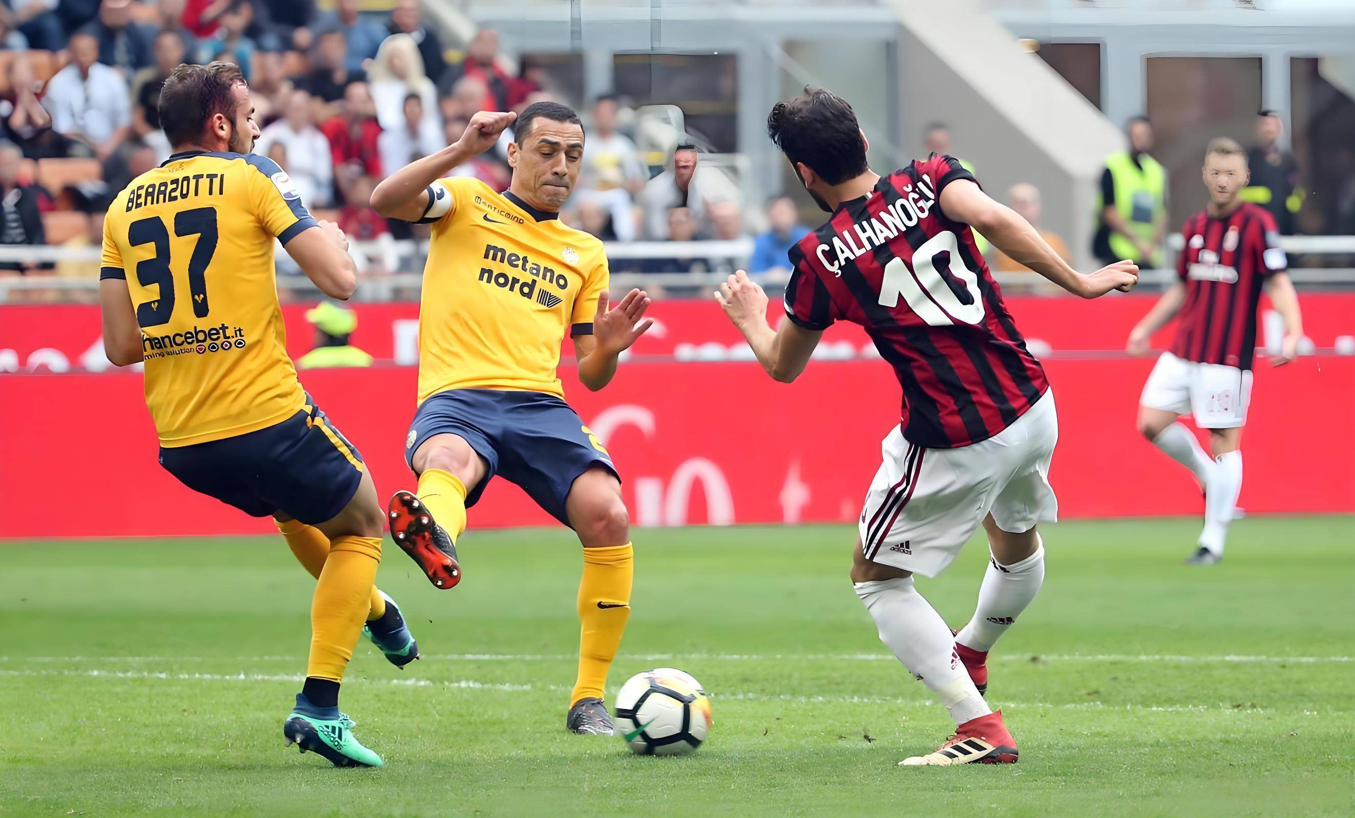 PG电子-佛罗伦萨客场逆袭，中场连续进球(佛罗伦萨 新球场)