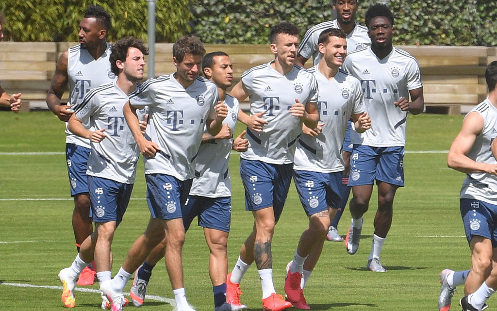 麻将胡了-阿雅克肖队员努力训练备战周末比赛的简单介绍